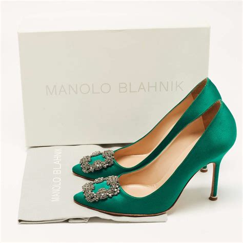 how to tell a fake manolo blahnik shoe|badgley mischka manolo blahnik.